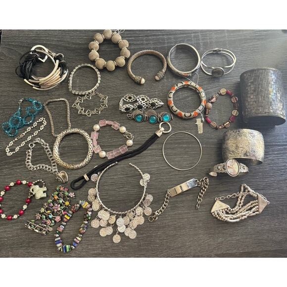 VTG Silver Tone Lot Of 27 Costume Bracelet Jewelry Beaded Cuffs Chain Stretch - Picture 13 of 13